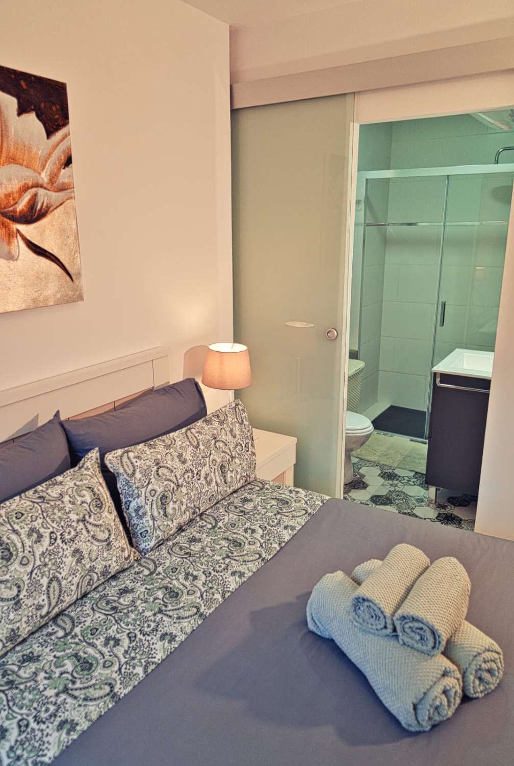 SE ALQUILA DESDE  1.9.26-15.6.27 BONITO APARTAMENTO A 100 METROS DE LA PLAYA EN BENALMÁDENA