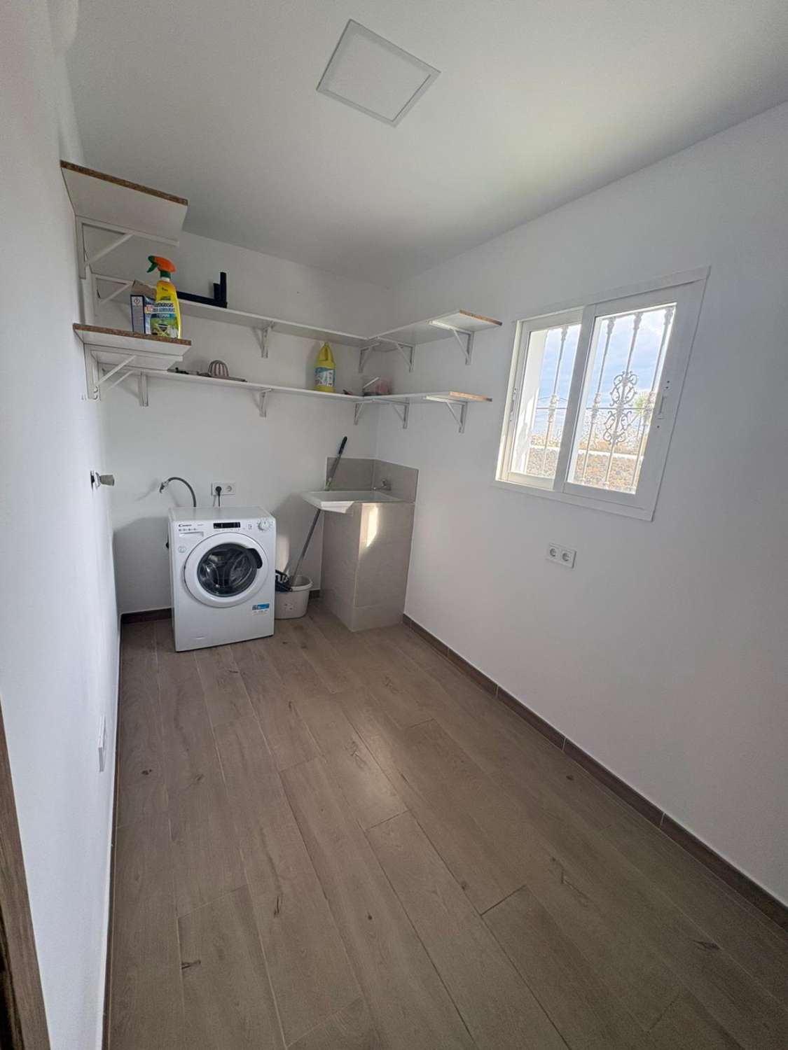 SE ALQUILA POR LARGA TEMPORADA PRECIOSA VILLA EN EL CAMPO EN LA ZONA DE LA ALQUERIA (MIJAS)