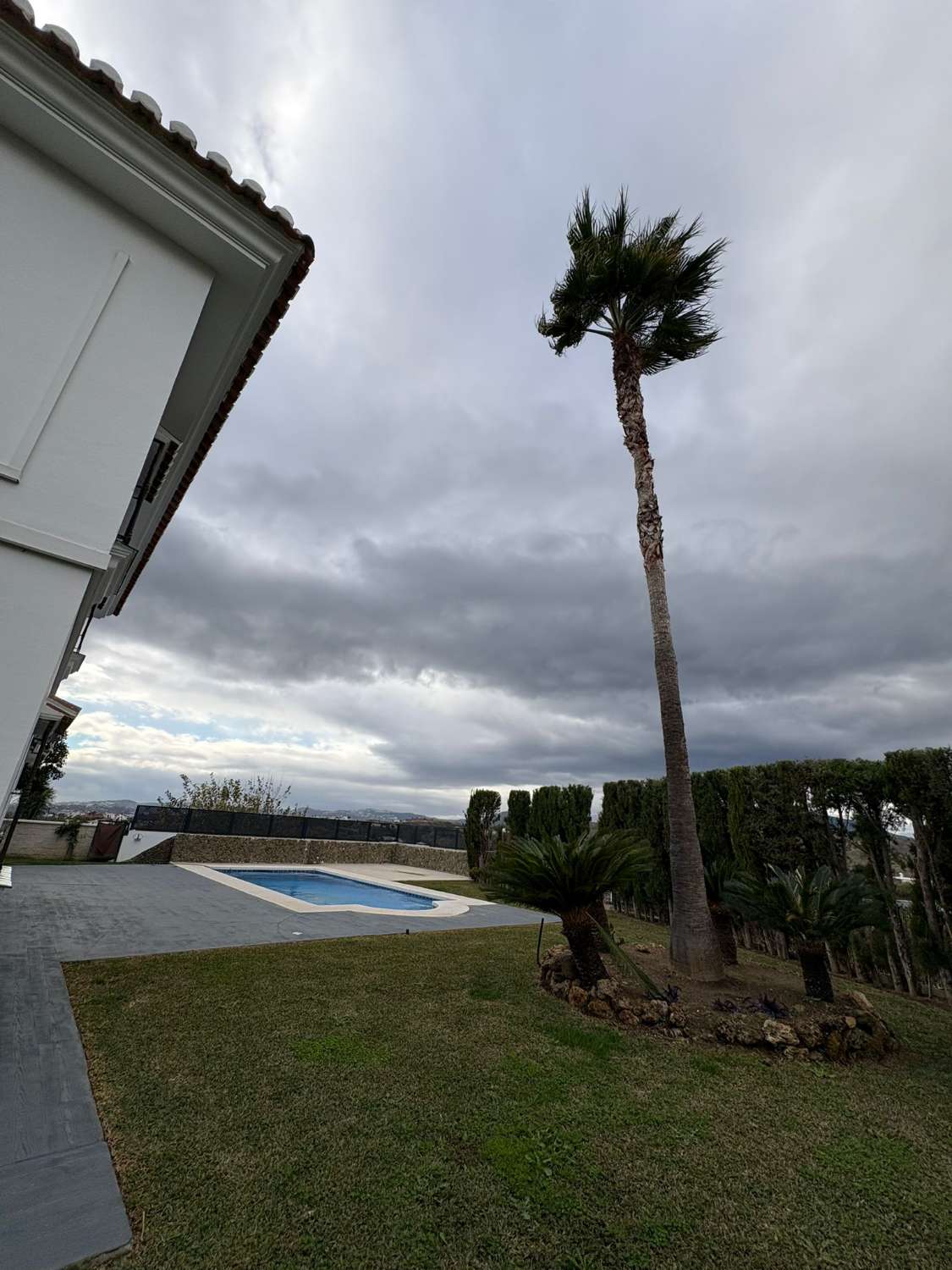 SE ALQUILA POR LARGA TEMPORADA PRECIOSA VILLA EN EL CAMPO EN LA ZONA DE LA ALQUERIA (MIJAS)