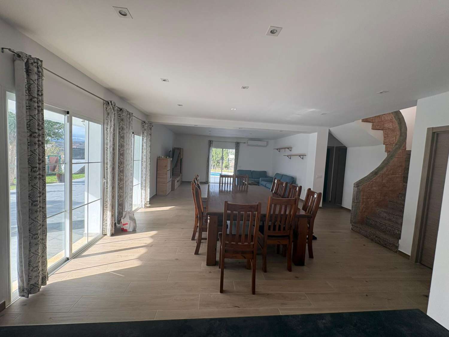 SE ALQUILA POR LARGA TEMPORADA PRECIOSA VILLA EN EL CAMPO EN LA ZONA DE LA ALQUERIA (MIJAS)