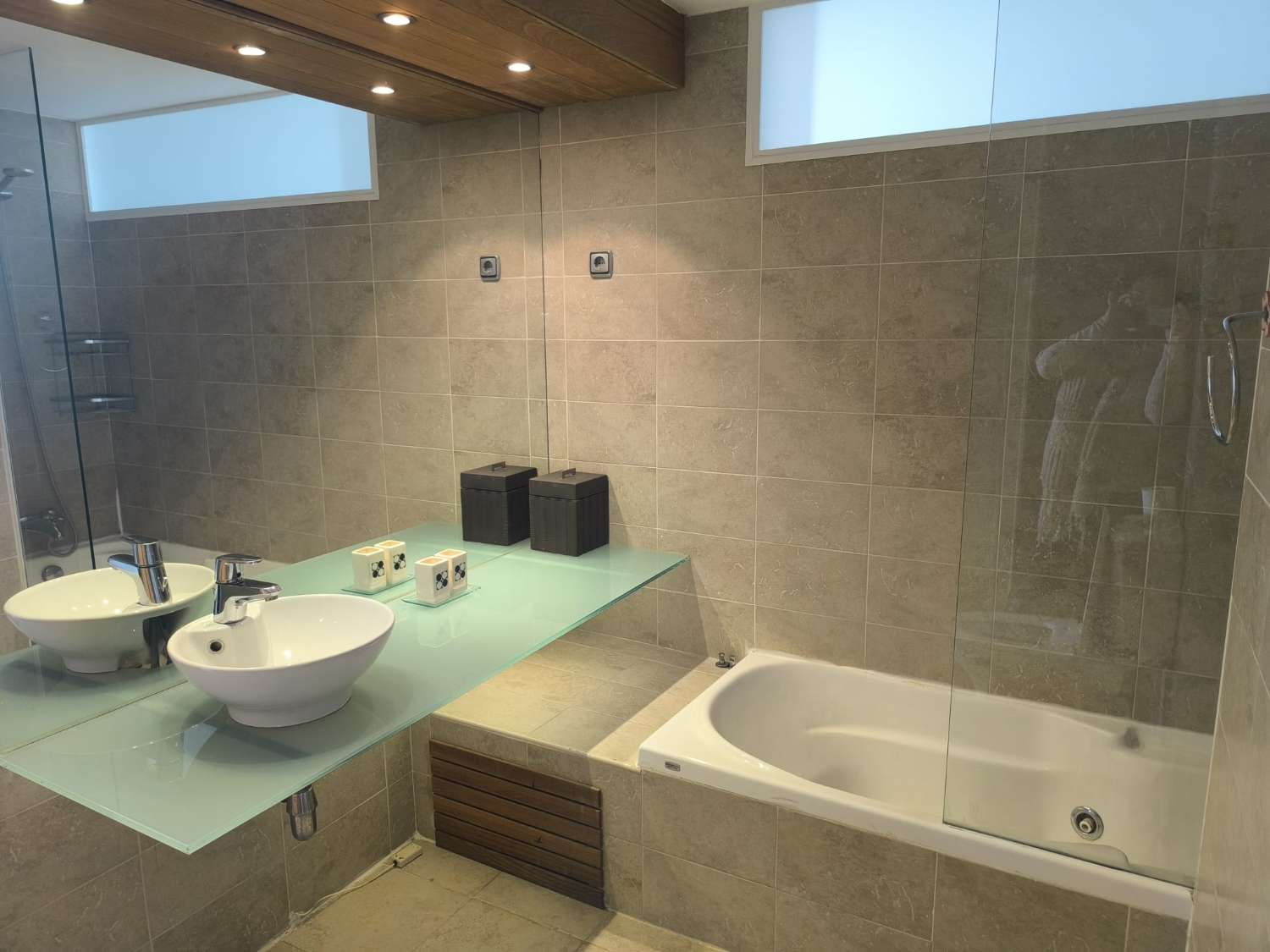 LARGA TEMPORADA SE ALQUILA  DESDE AHORA  BONITO  APARTAMENTO CON VISTAS AL MAR  EN ALTOS DEL HIGUERON