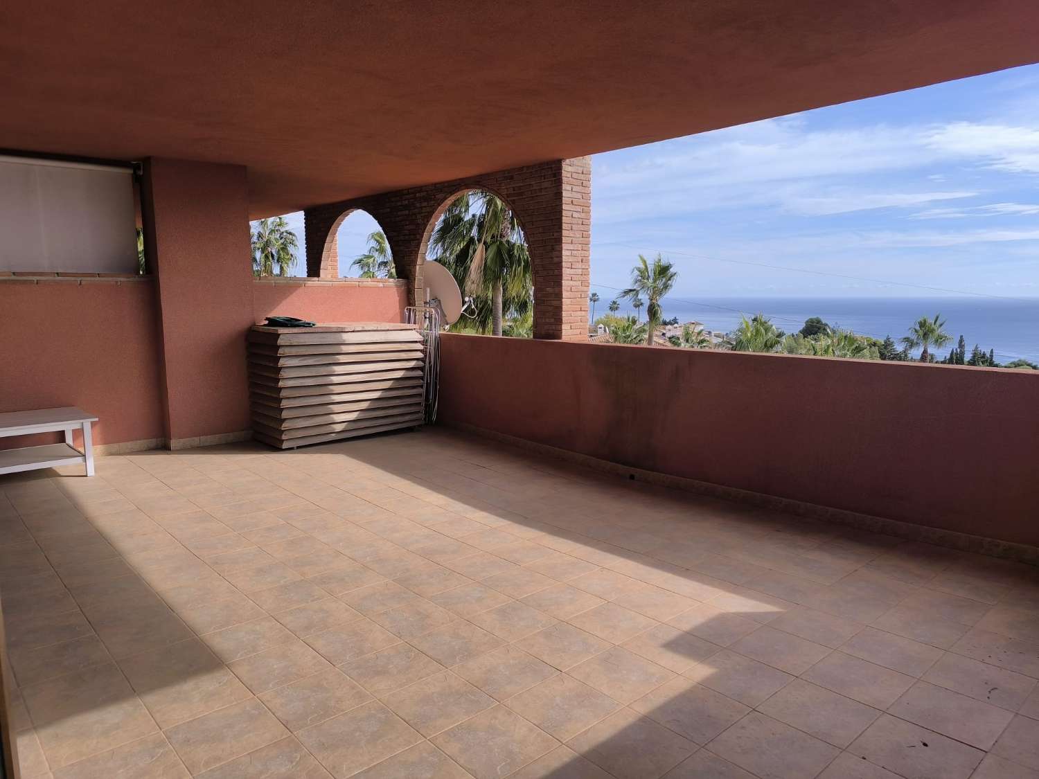 LARGA TEMPORADA SE ALQUILA  DESDE AHORA  BONITO  APARTAMENTO CON VISTAS AL MAR  EN ALTOS DEL HIGUERON