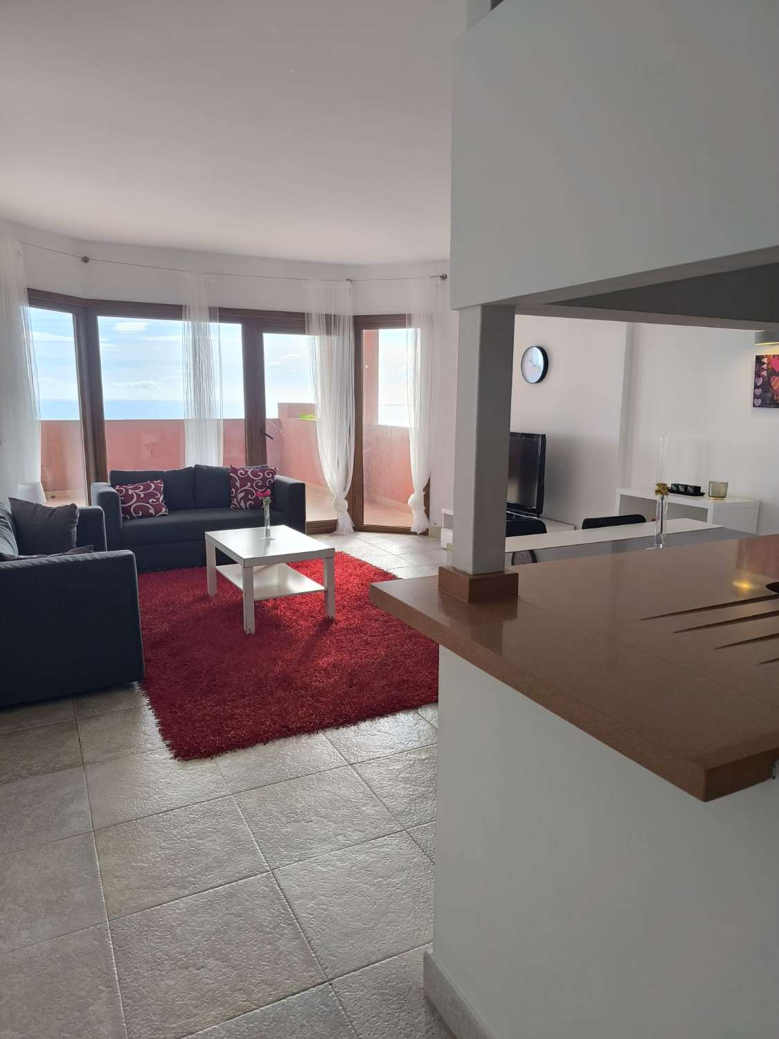 LARGA TEMPORADA SE ALQUILA  DESDE AHORA  BONITO  APARTAMENTO CON VISTAS AL MAR  EN ALTOS DEL HIGUERON