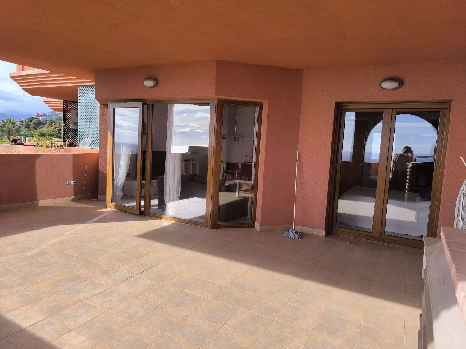 LARGA TEMPORADA SE ALQUILA  DESDE AHORA  BONITO  APARTAMENTO CON VISTAS AL MAR  EN ALTOS DEL HIGUERON