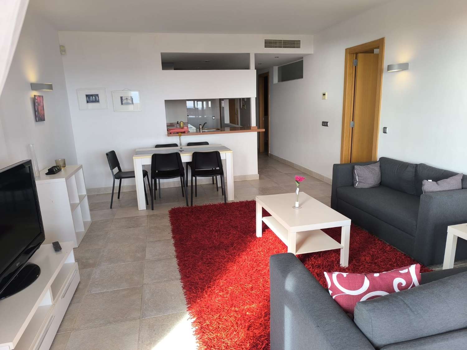 LARGA TEMPORADA SE ALQUILA  DESDE AHORA  BONITO  APARTAMENTO CON VISTAS AL MAR  EN ALTOS DEL HIGUERON