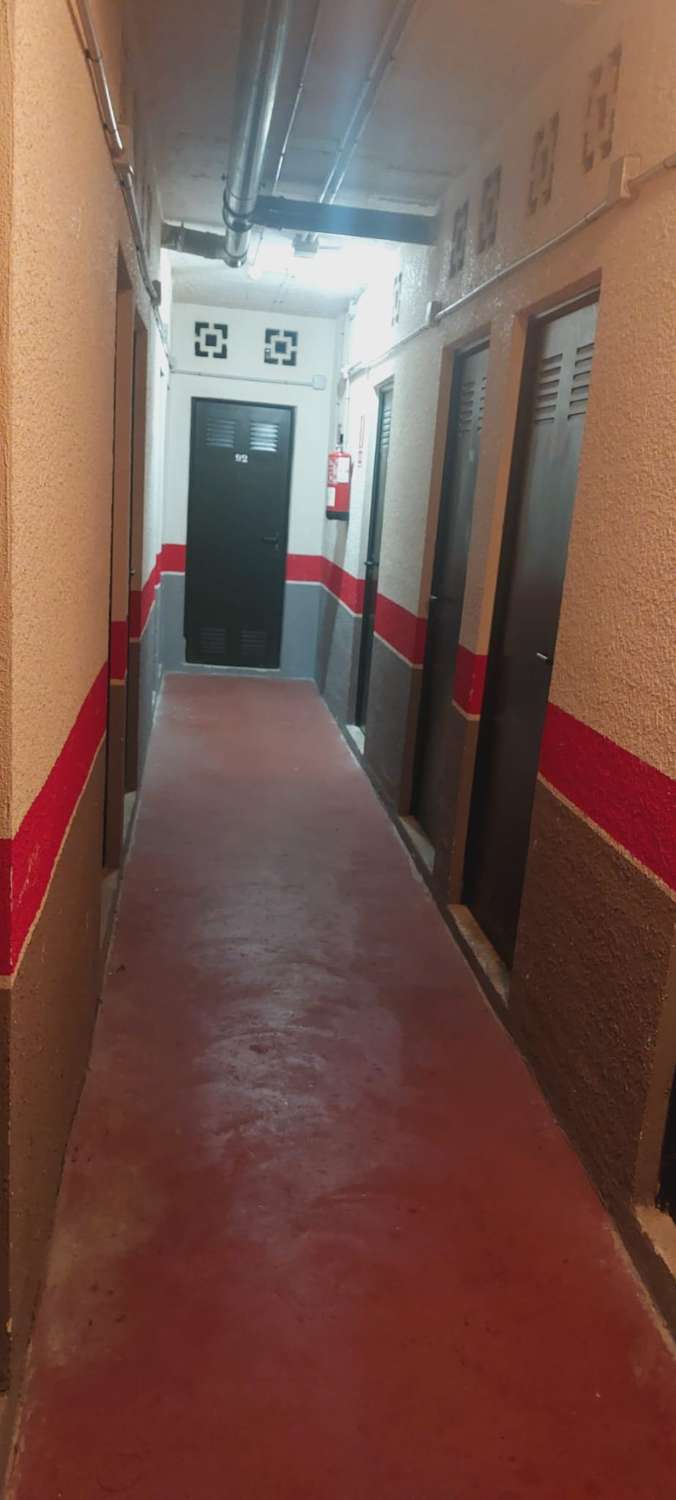 SE VENDE BONITO PISO CON VISTAS AL MAR EN ZONA DEL PINILLO (TORREMOLINOS)