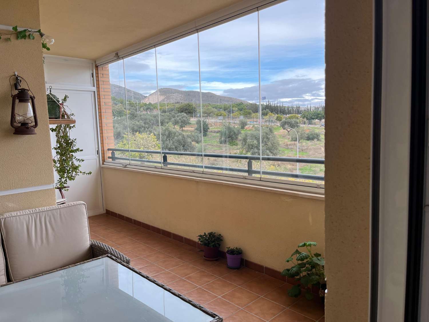 SE VENDE BONITO PISO CON VISTAS AL MAR EN ZONA DEL PINILLO (TORREMOLINOS)