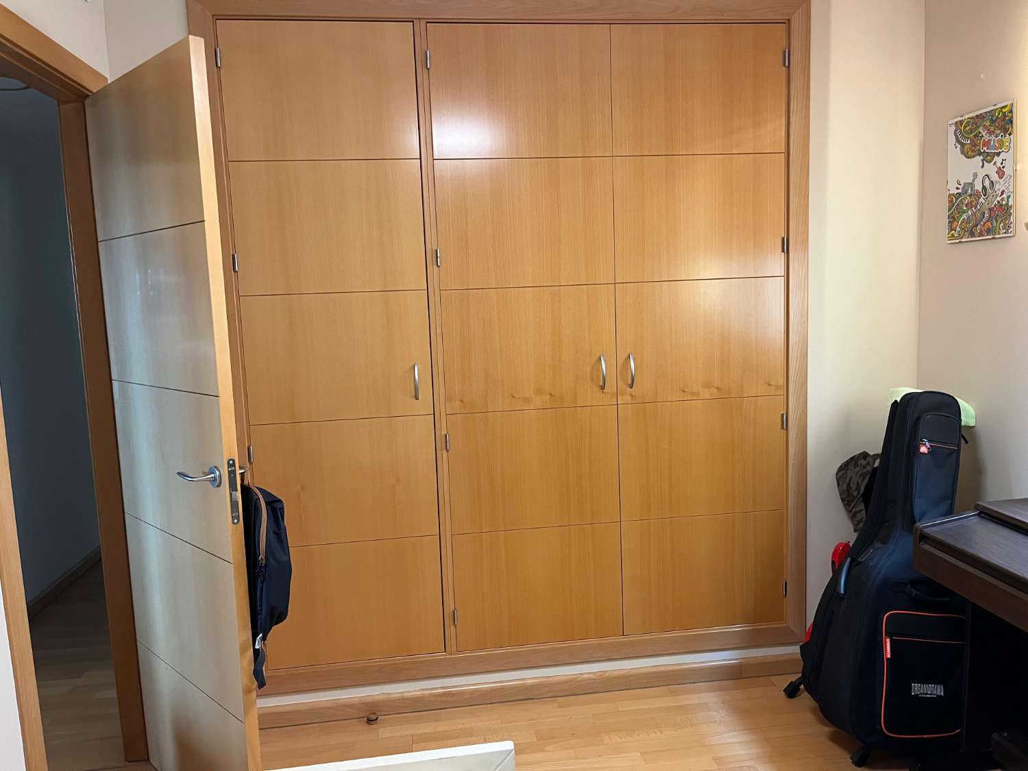 SE VENDE BONITO PISO CON VISTAS AL MAR EN ZONA DEL PINILLO (TORREMOLINOS)