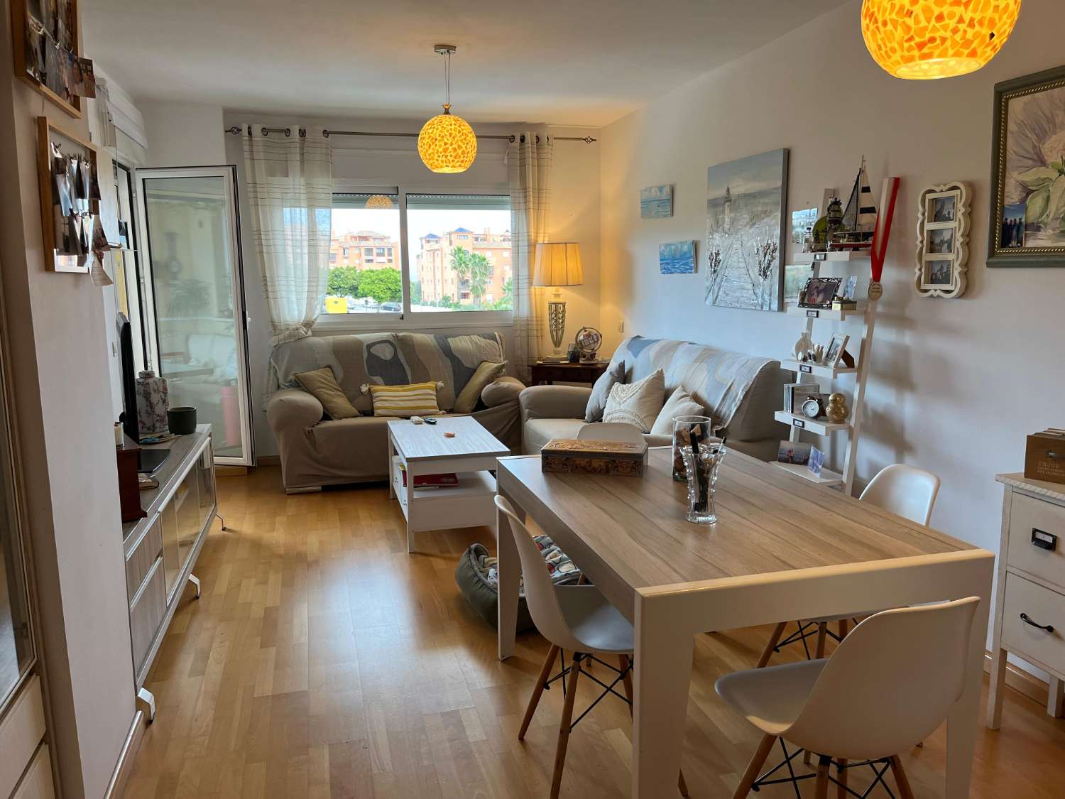 SE VENDE BONITO PISO CON VISTAS AL MAR EN ZONA DEL PINILLO (TORREMOLINOS)