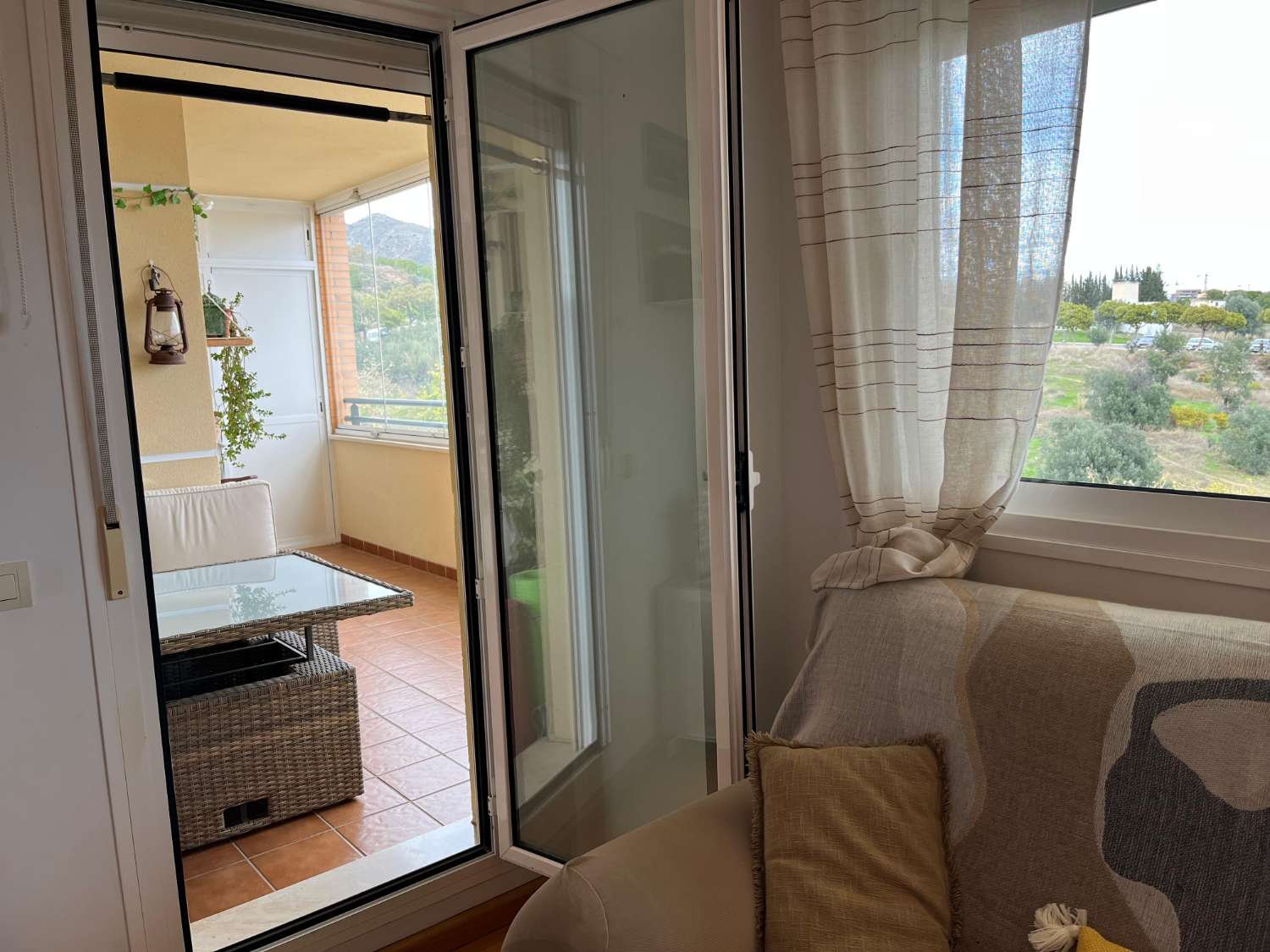 SE VENDE BONITO PISO CON VISTAS AL MAR EN ZONA DEL PINILLO (TORREMOLINOS)