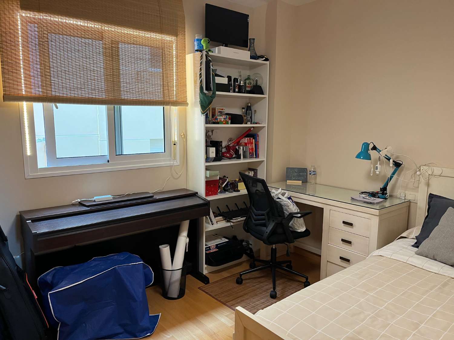 SE VENDE BONITO PISO CON VISTAS AL MAR EN ZONA DEL PINILLO (TORREMOLINOS)