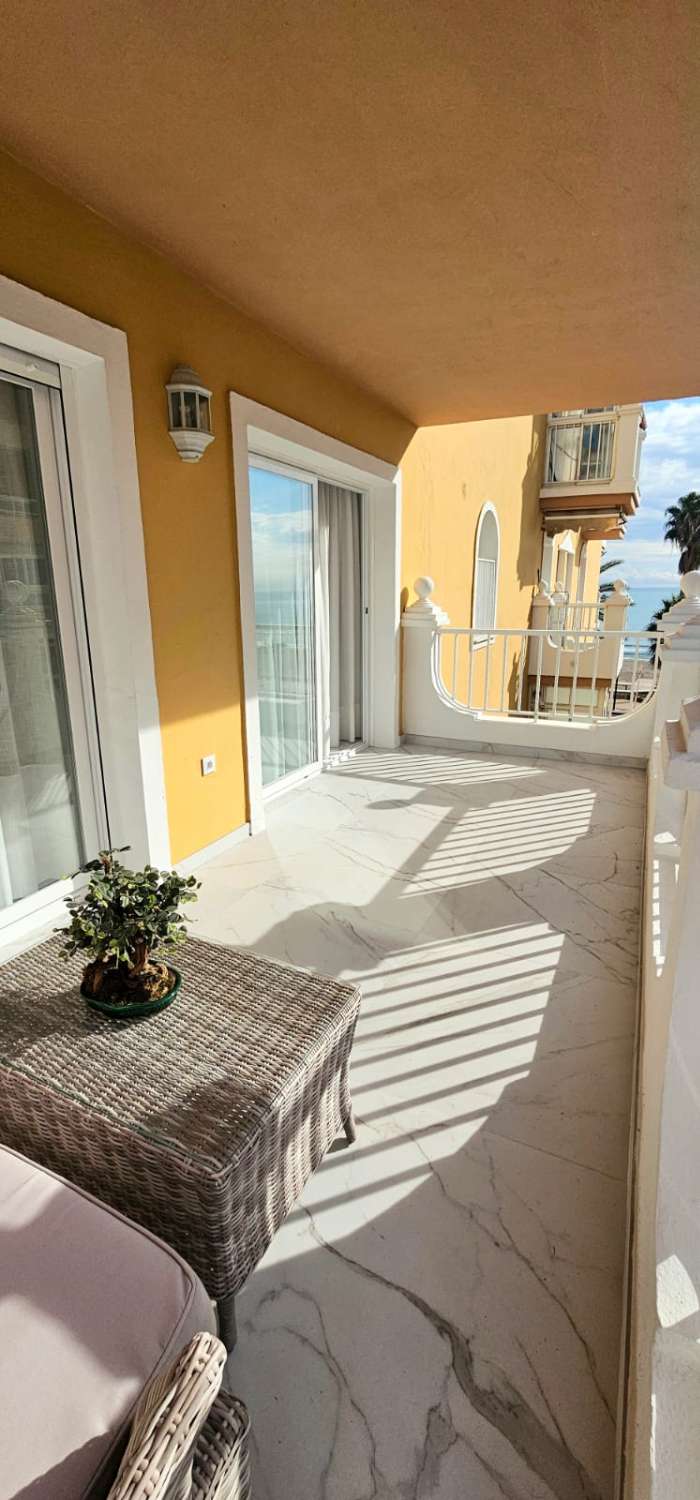 SE VENDE PRECIOSO APARTAMENTO FRONTAL AL MAR EN FUENGIROLA