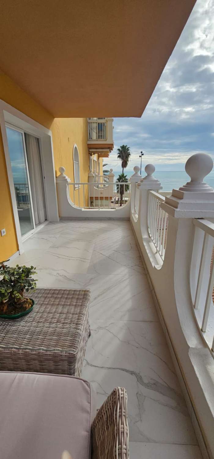 SE VENDE PRECIOSO APARTAMENTO FRONTAL AL MAR EN FUENGIROLA