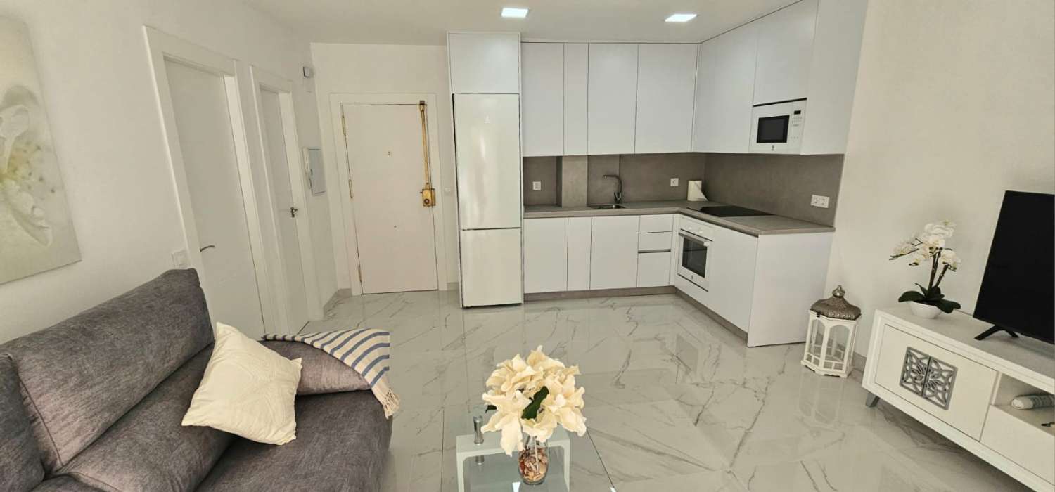 SE VENDE PRECIOSO APARTAMENTO FRONTAL AL MAR EN FUENGIROLA