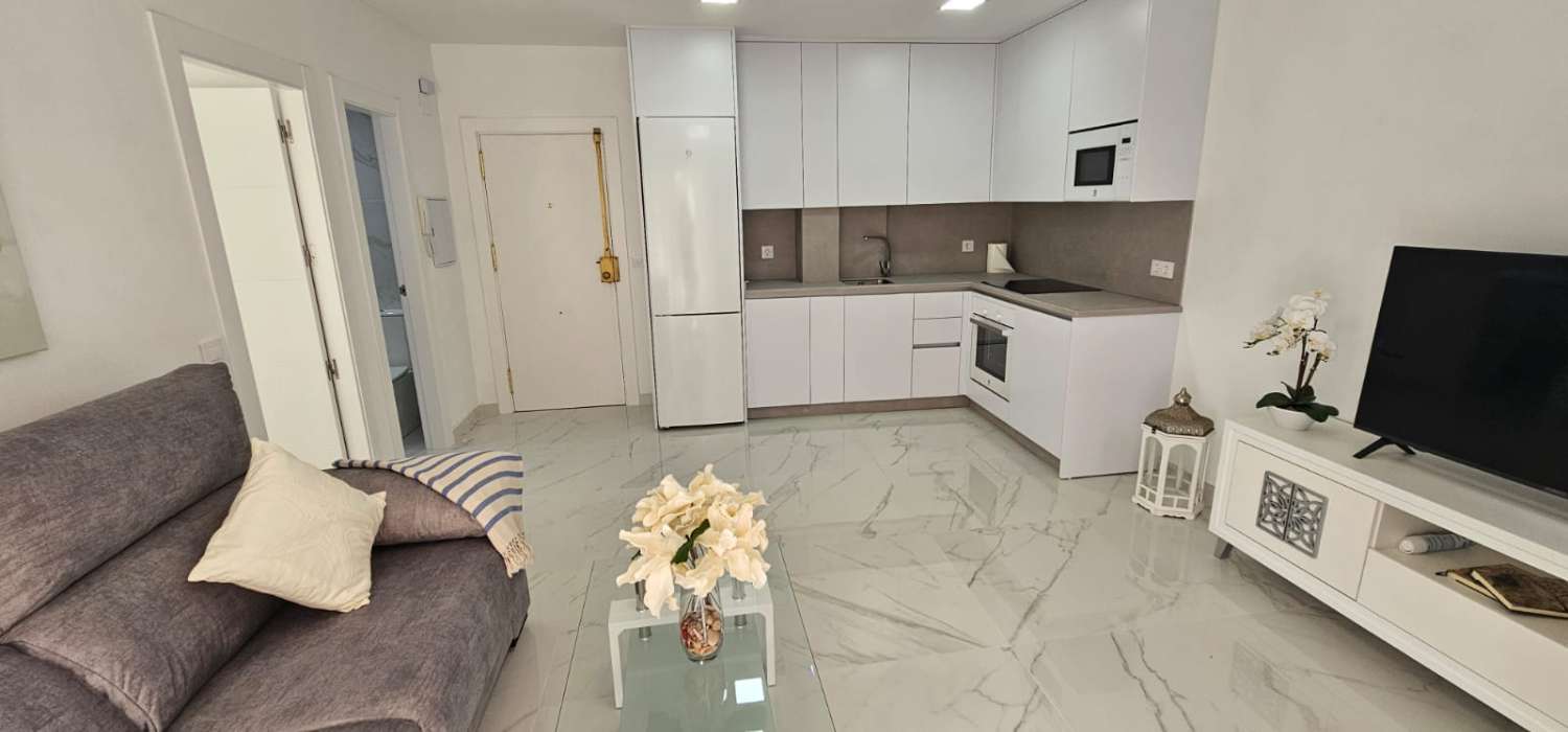 SE VENDE PRECIOSO APARTAMENTO FRONTAL AL MAR EN FUENGIROLA