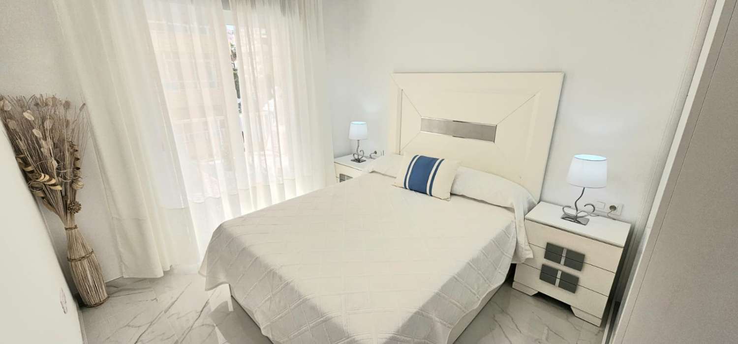 SE VENDE PRECIOSO APARTAMENTO FRONTAL AL MAR EN FUENGIROLA