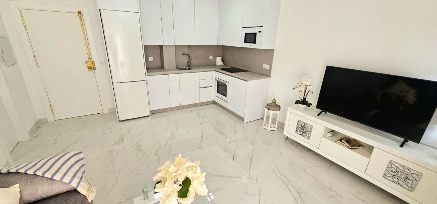 SE VENDE PRECIOSO APARTAMENTO FRONTAL AL MAR EN FUENGIROLA