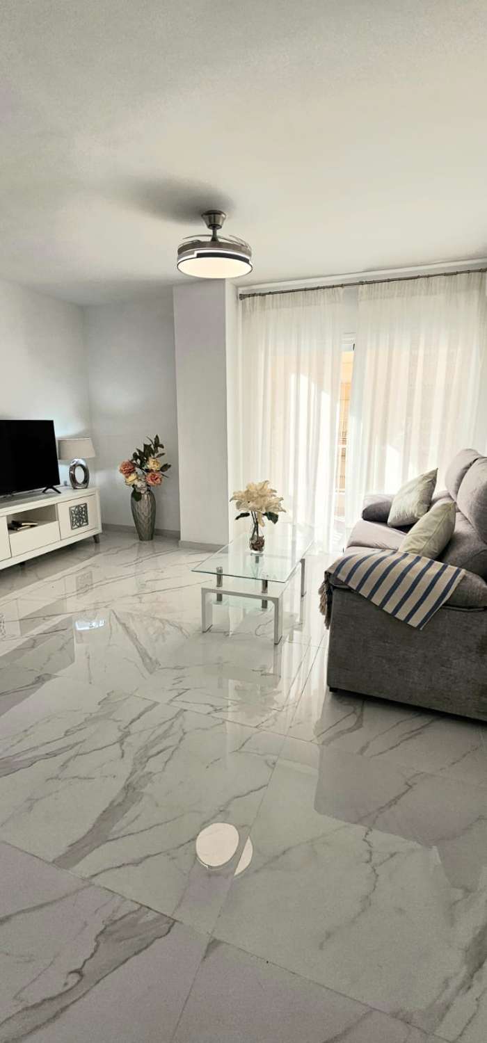 SE VENDE PRECIOSO APARTAMENTO FRONTAL AL MAR EN FUENGIROLA