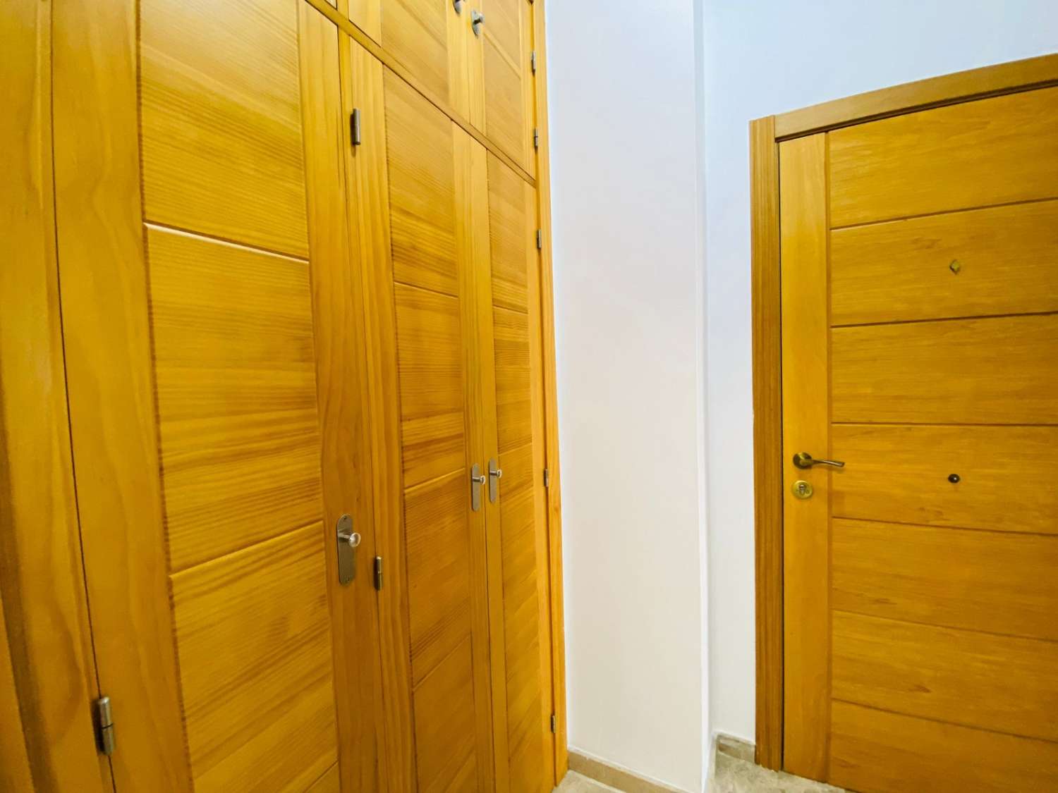 Se alquila desde  ahora  - 31/05/2026 y desde 1.9.26-31-5-27   bonito apartamento en  Benalmádena.