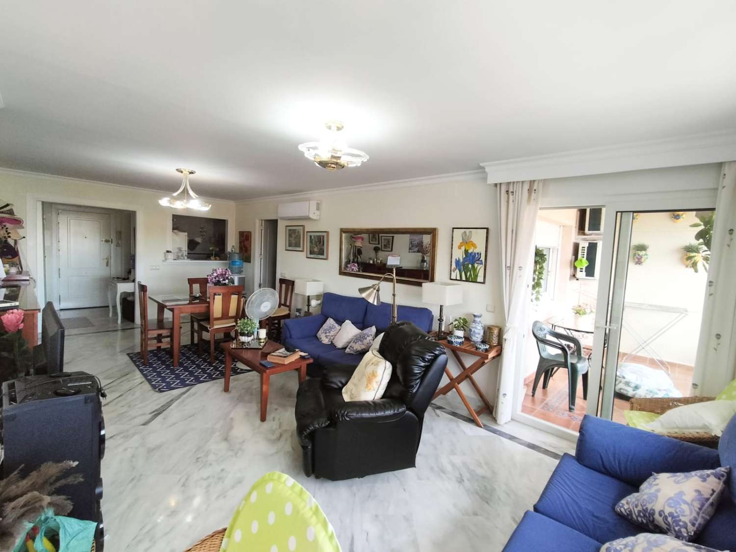 SE VENDE BONITO APARTAMENTO EN BENALMADENA EN 2ª LINEA DE PLAYA CON VISTAS AL MAR