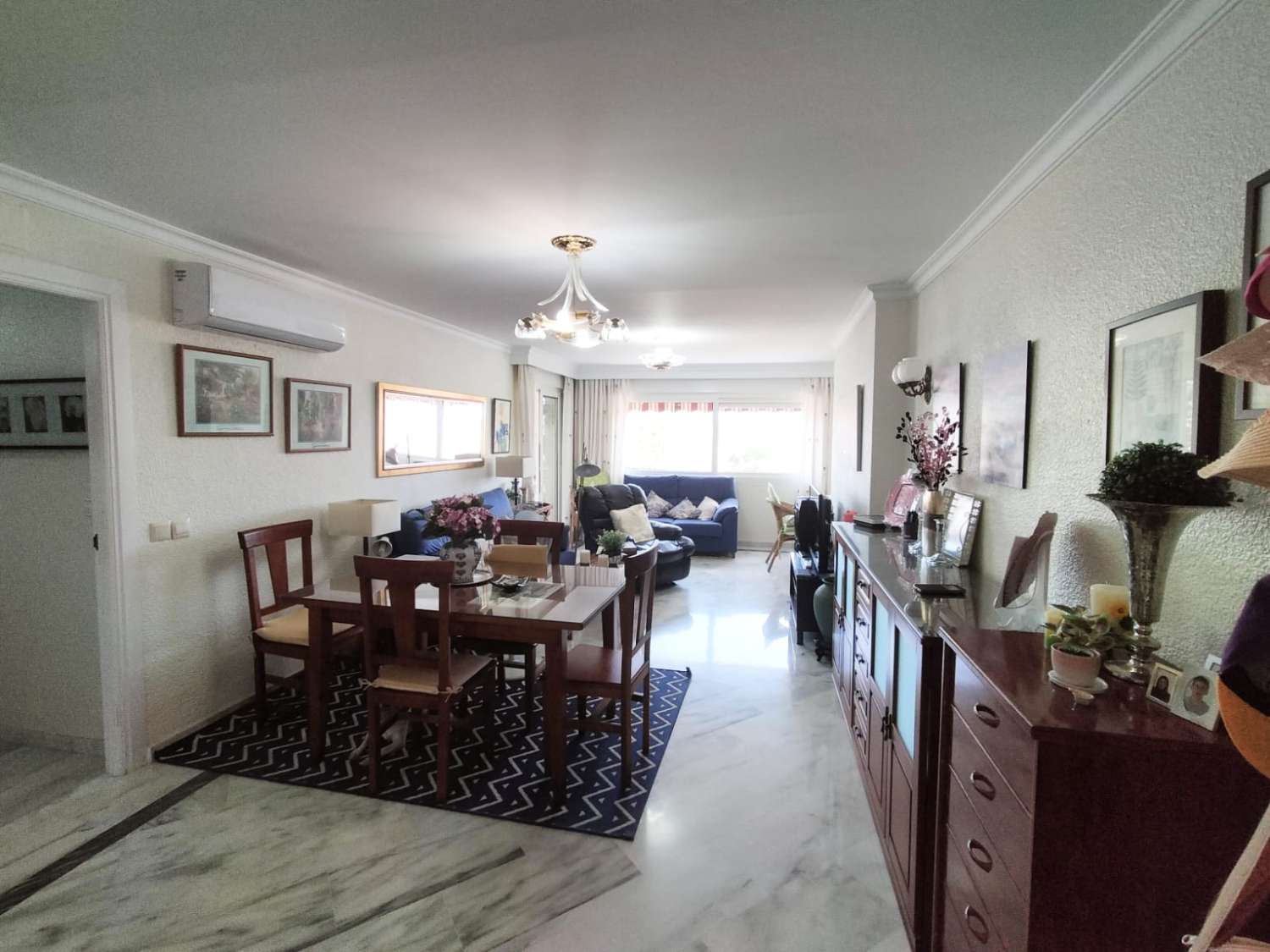 SE VENDE BONITO APARTAMENTO EN BENALMADENA EN 2ª LINEA DE PLAYA CON VISTAS AL MAR