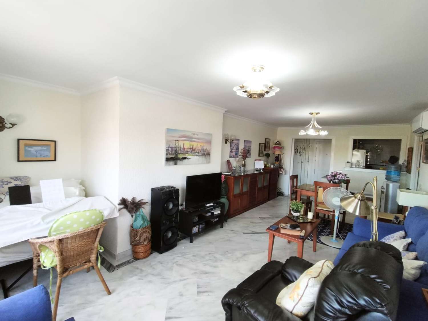 SE VENDE BONITO APARTAMENTO EN BENALMADENA EN 2ª LINEA DE PLAYA CON VISTAS AL MAR