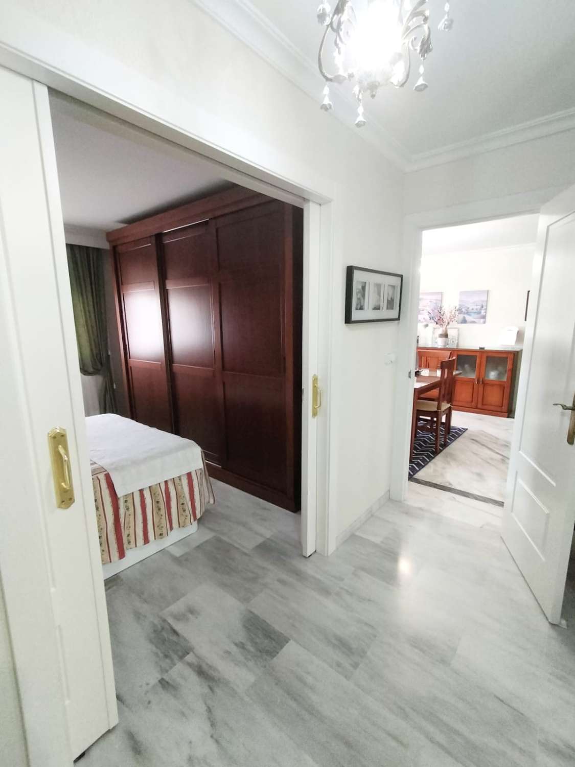 SE VENDE BONITO APARTAMENTO EN BENALMADENA EN 2ª LINEA DE PLAYA CON VISTAS AL MAR