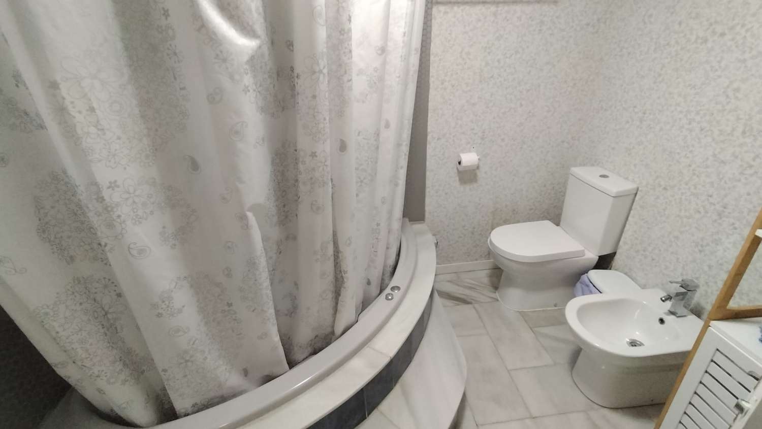 SE ALQUILA POR LARGA TEMPORADA  DESDE 1.9.26 PRECIOSO CHALET ADOSADO EN BENALMÁDENA, TORREQUEBRADA.