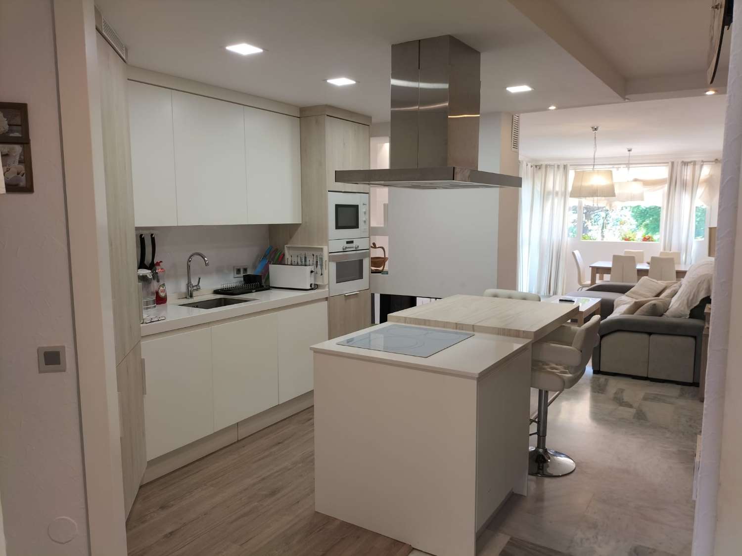 SE ALQUILA POR LARGA TEMPORADA  DESDE 1.9.26 PRECIOSO CHALET ADOSADO EN BENALMÁDENA, TORREQUEBRADA.