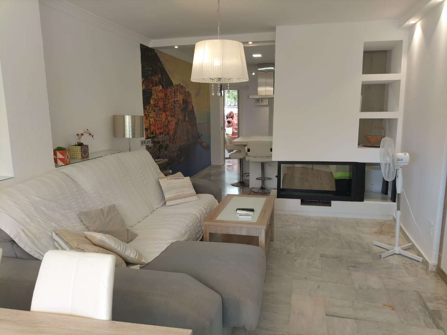 SE ALQUILA POR LARGA TEMPORADA  DESDE 1.9.26 PRECIOSO CHALET ADOSADO EN BENALMÁDENA, TORREQUEBRADA.