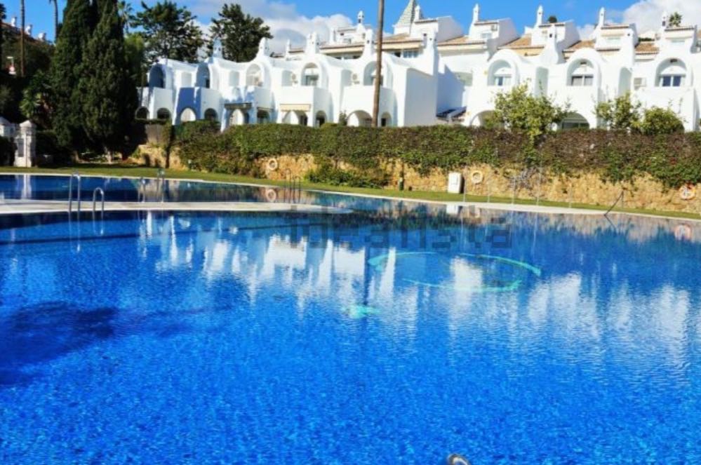 SE ALQUILA POR LARGA TEMPORADA  DESDE 1.9.26 PRECIOSO CHALET ADOSADO EN BENALMÁDENA, TORREQUEBRADA.