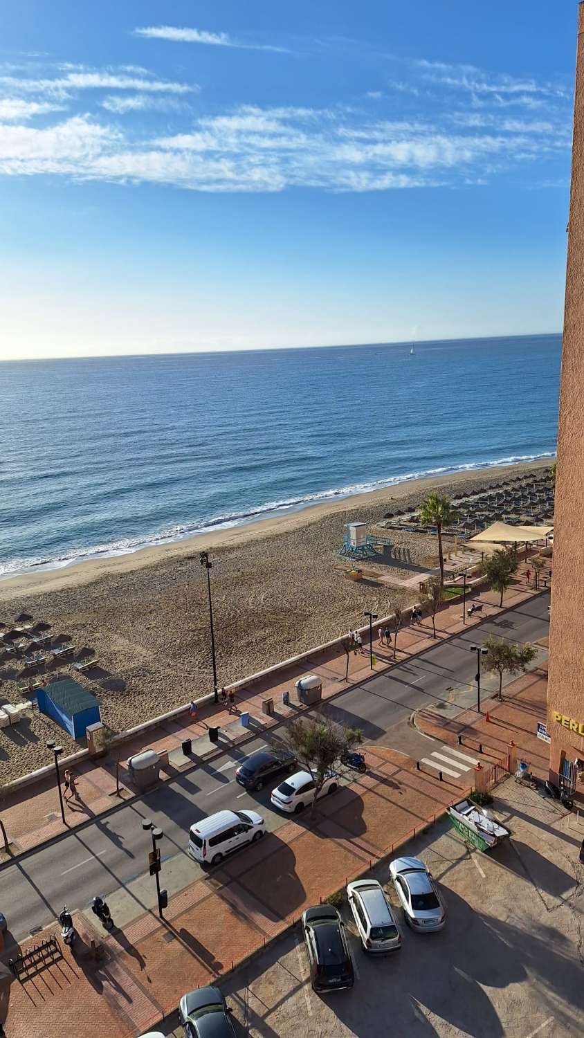 SE ALQUILA DESDE 30/11/26 HASTA 28.03.27  MAGNIFICO APARTAMENTO EN 1ª LINEA CON PRECIOSAS VISTAS AL MAR EN FUENGIROLA