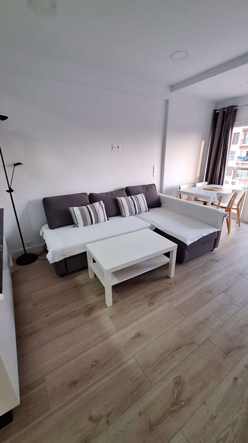 SE ALQUILA DESDE 30/11/26 HASTA 28.03.27  MAGNIFICO APARTAMENTO EN 1ª LINEA CON PRECIOSAS VISTAS AL MAR EN FUENGIROLA