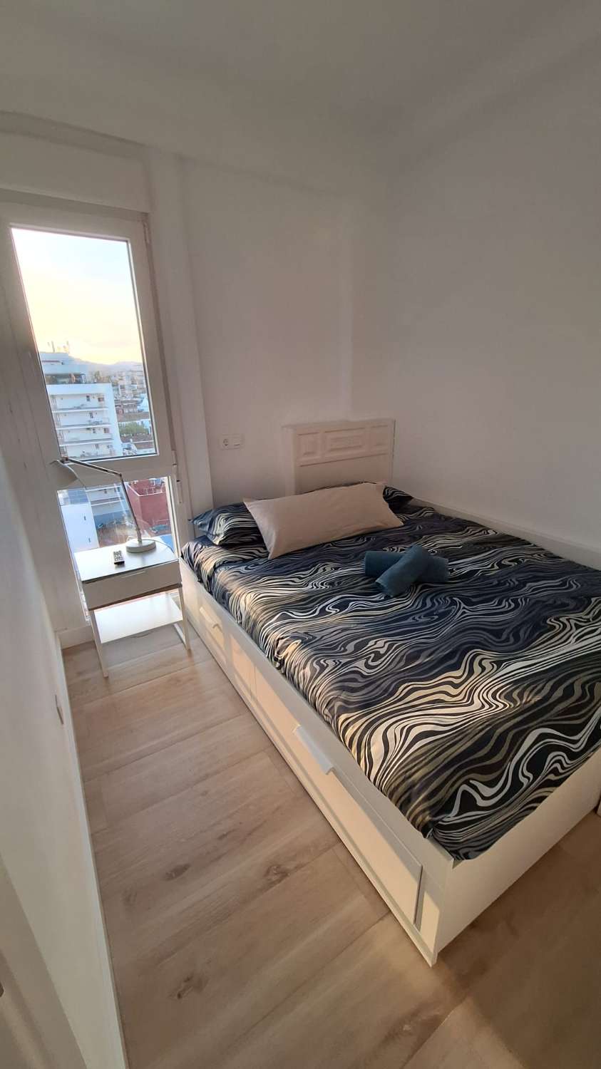 SE ALQUILA DESDE 30/11/26 HASTA 28.03.27  MAGNIFICO APARTAMENTO EN 1ª LINEA CON PRECIOSAS VISTAS AL MAR EN FUENGIROLA