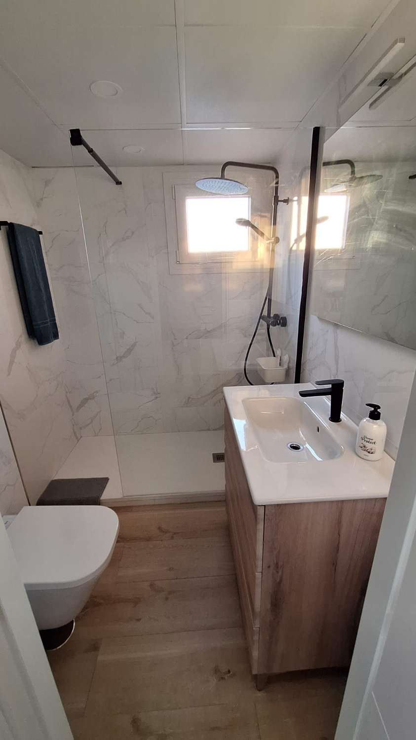 SE ALQUILA DESDE 30/11/26 HASTA 28.03.27  MAGNIFICO APARTAMENTO EN 1ª LINEA CON PRECIOSAS VISTAS AL MAR EN FUENGIROLA