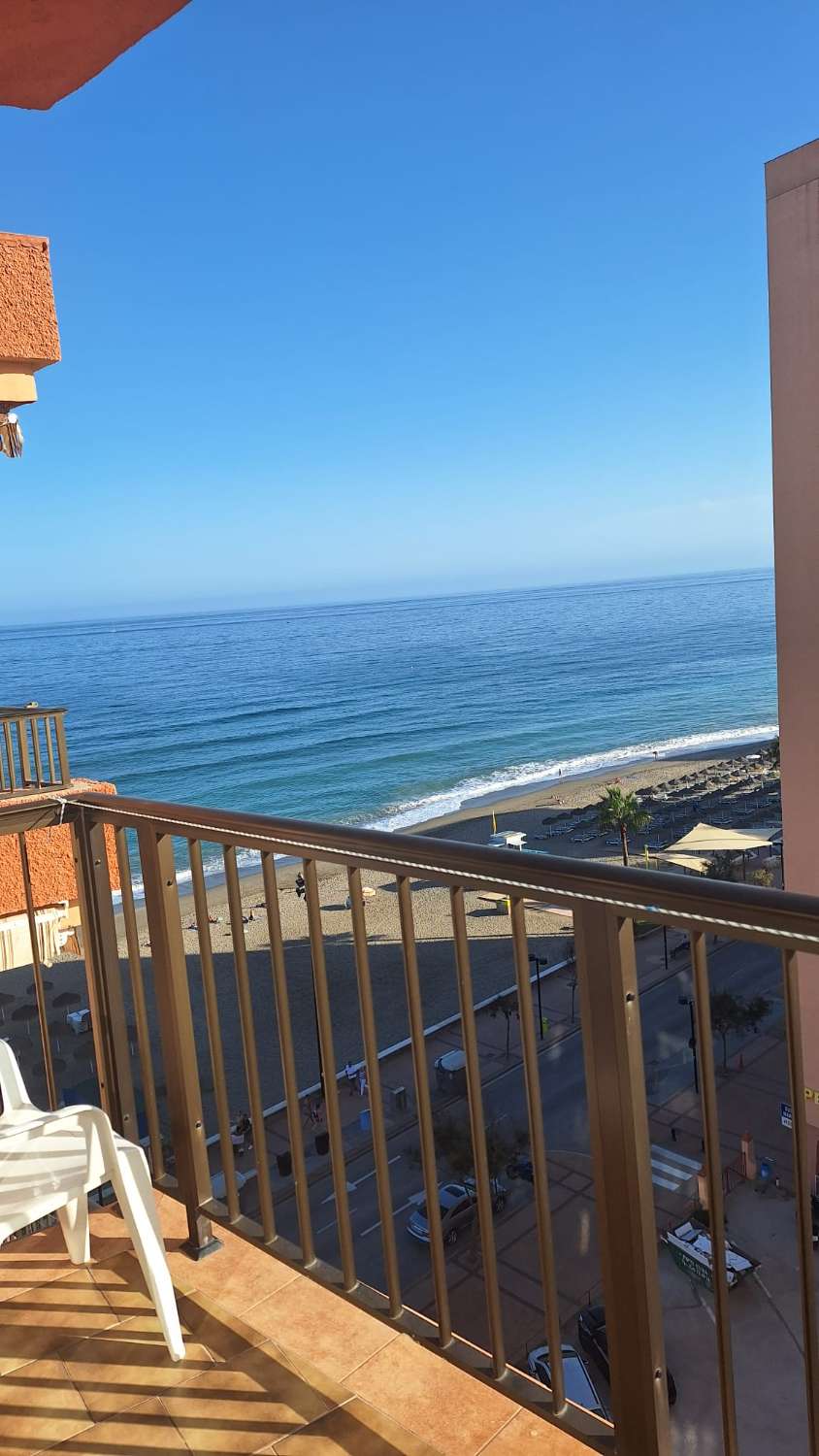 SE ALQUILA DESDE 30/11/26 HASTA 28.03.27  MAGNIFICO APARTAMENTO EN 1ª LINEA CON PRECIOSAS VISTAS AL MAR EN FUENGIROLA