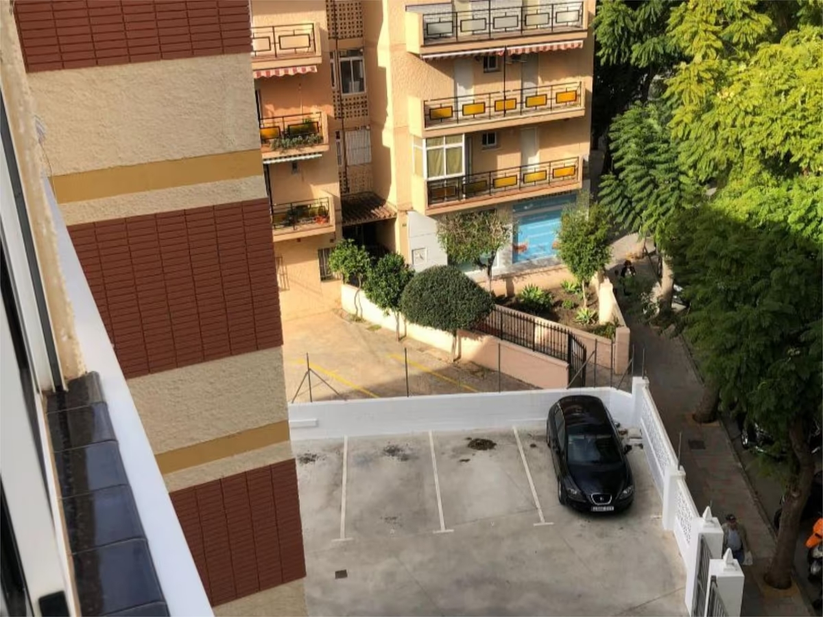 SE VENDE BONITO APARTAMENTO CON LICENCIA TURISTICA EN EL CENTRO DE FUENGIROLA