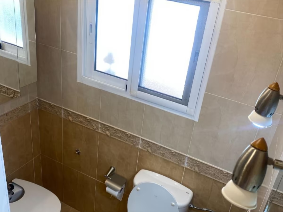 SE VENDE BONITO APARTAMENTO CON LICENCIA TURISTICA EN EL CENTRO DE FUENGIROLA