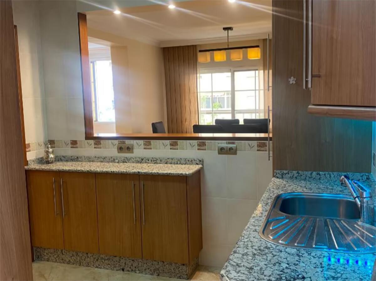 SE VENDE BONITO APARTAMENTO CON LICENCIA TURISTICA EN EL CENTRO DE FUENGIROLA