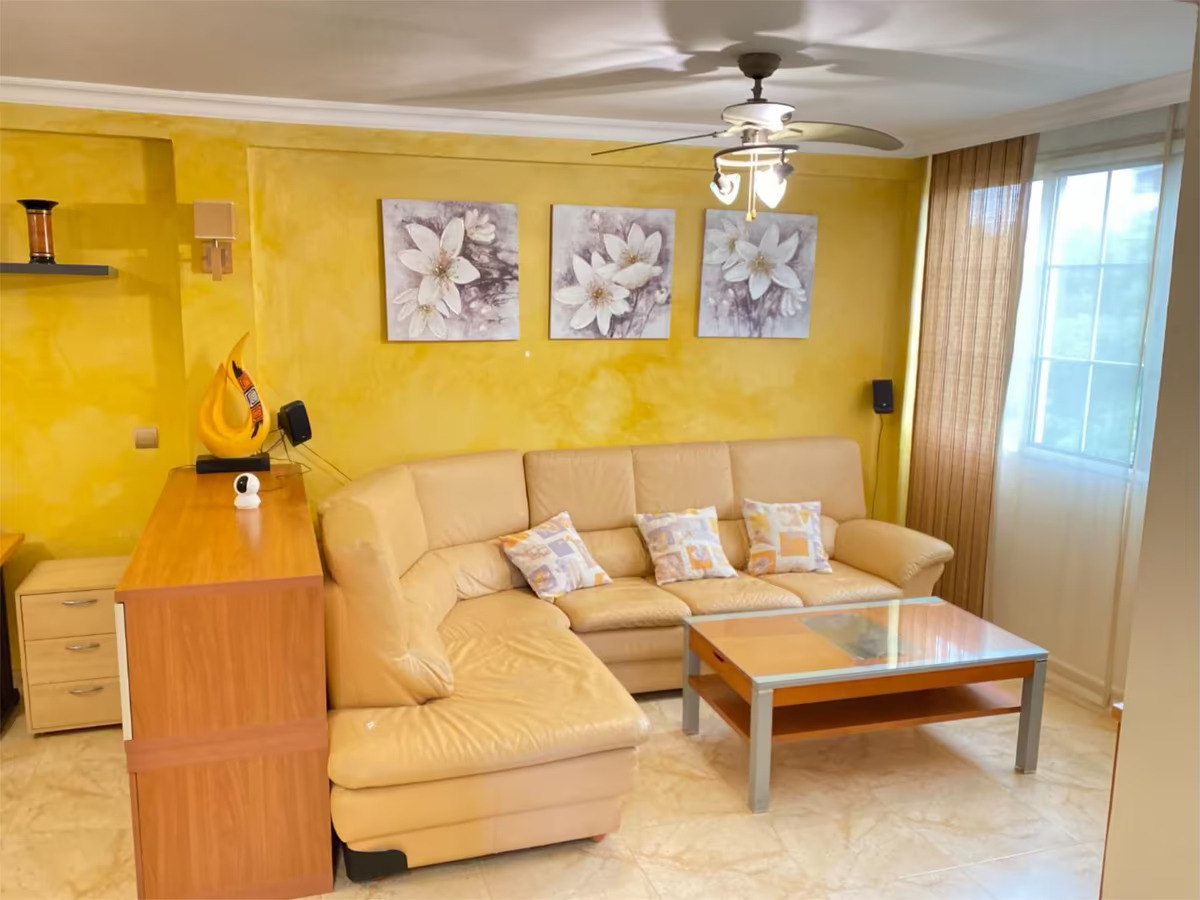 SE VENDE BONITO APARTAMENTO CON LICENCIA TURISTICA EN EL CENTRO DE FUENGIROLA