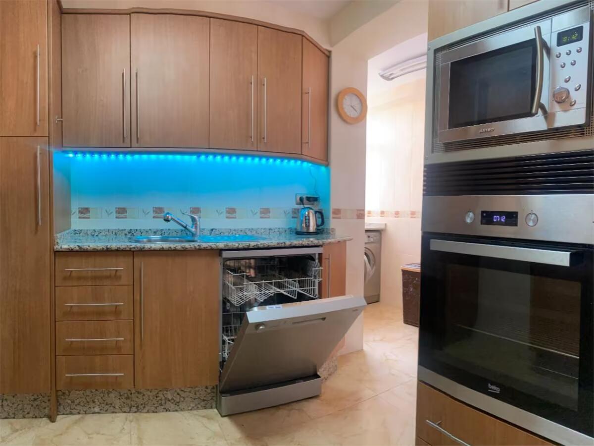 SE VENDE BONITO APARTAMENTO CON LICENCIA TURISTICA EN EL CENTRO DE FUENGIROLA