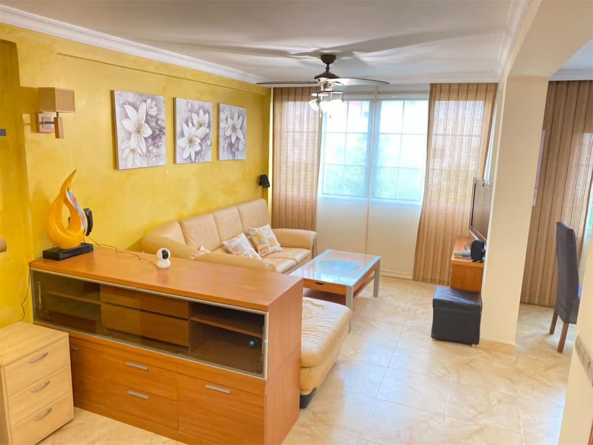 SE VENDE BONITO APARTAMENTO CON LICENCIA TURISTICA EN EL CENTRO DE FUENGIROLA