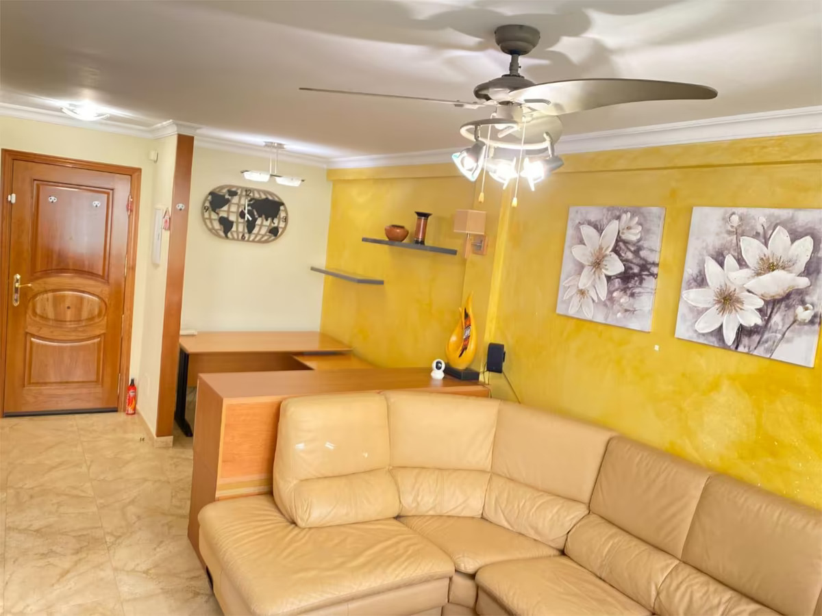 SE VENDE BONITO APARTAMENTO CON LICENCIA TURISTICA EN EL CENTRO DE FUENGIROLA