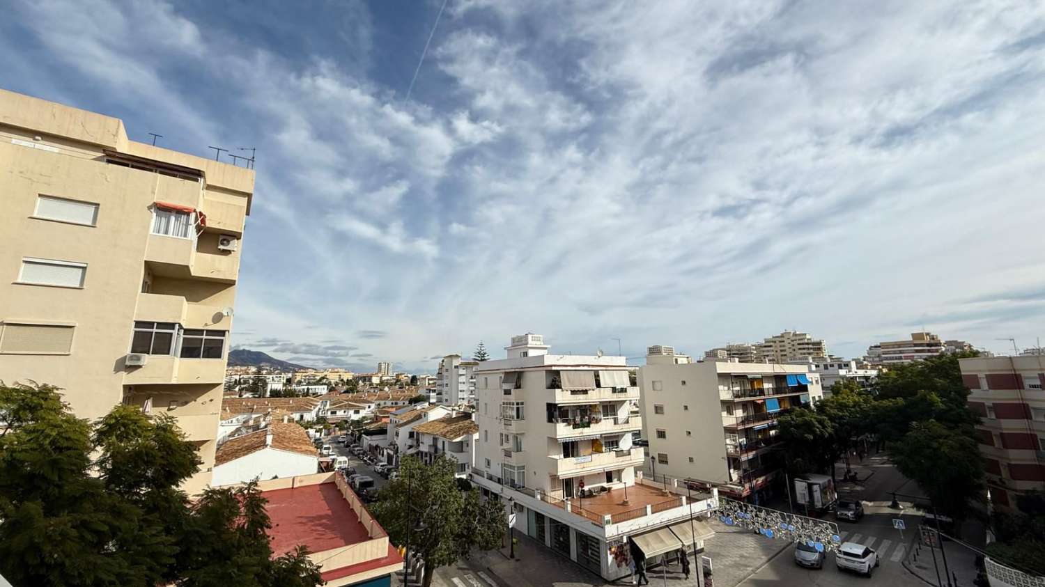 SE VENDE BONITO APARTAMENTO CON LICENCIA TURISTICA EN EL CENTRO DE FUENGIROLA
