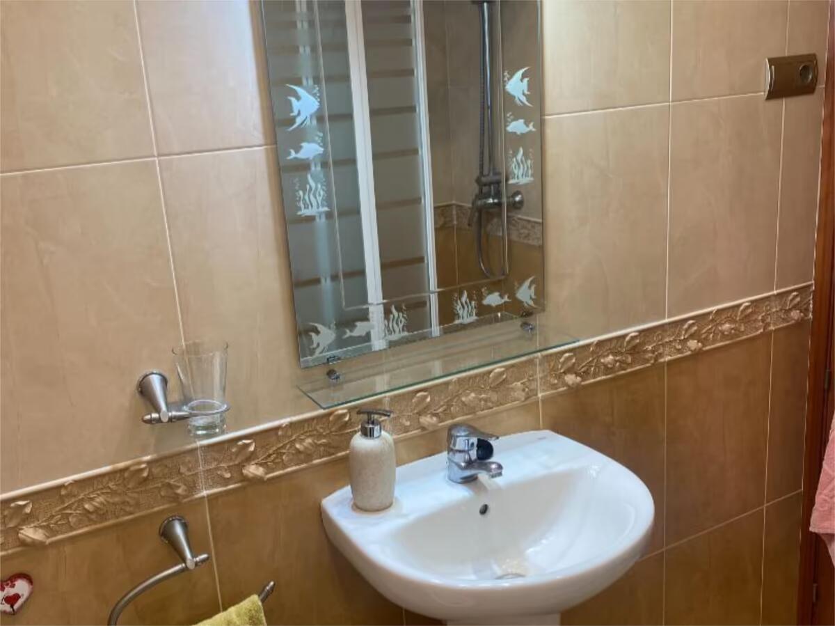 SE VENDE BONITO APARTAMENTO CON LICENCIA TURISTICA EN EL CENTRO DE FUENGIROLA