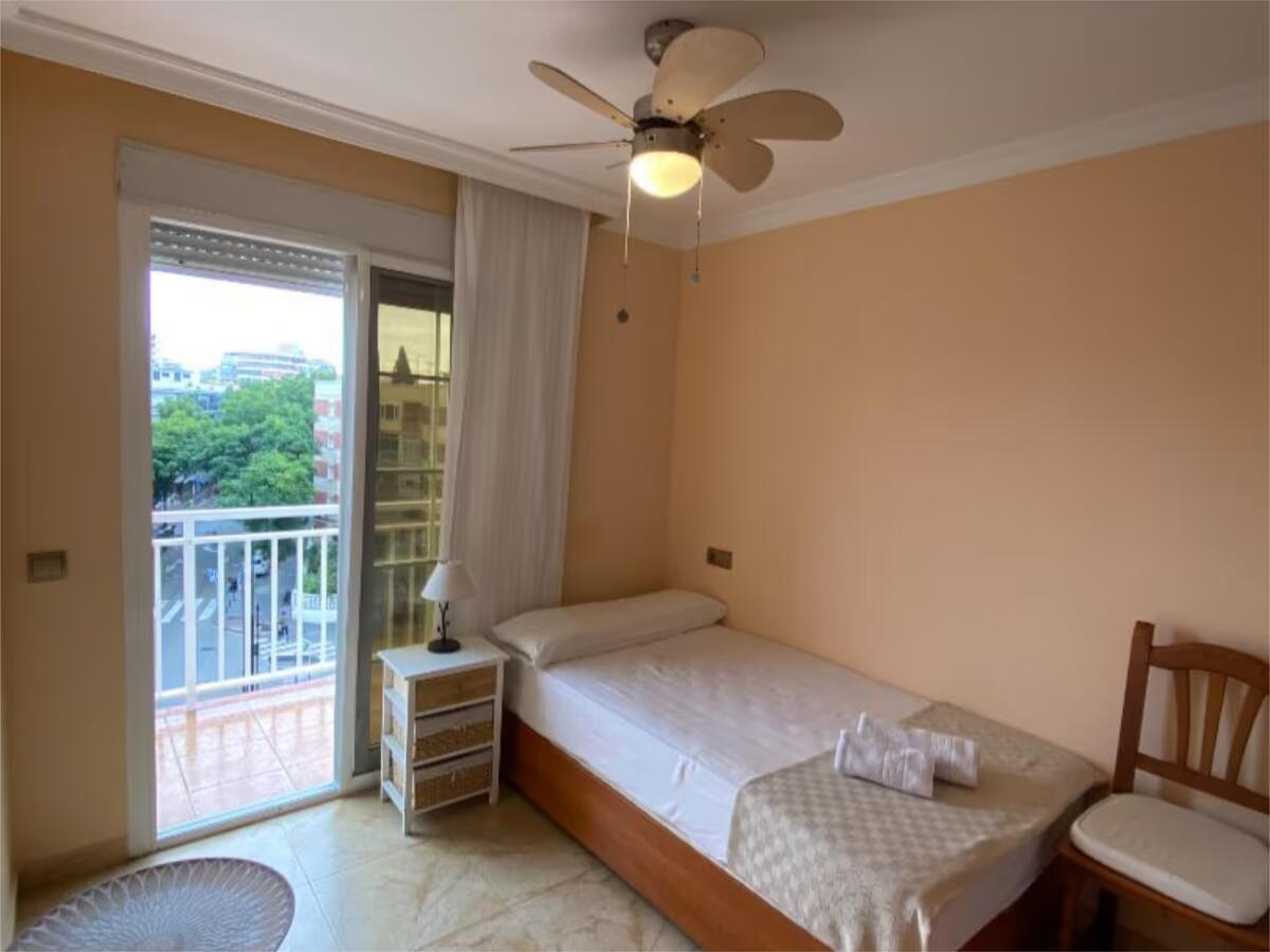 SE VENDE BONITO APARTAMENTO CON LICENCIA TURISTICA EN EL CENTRO DE FUENGIROLA