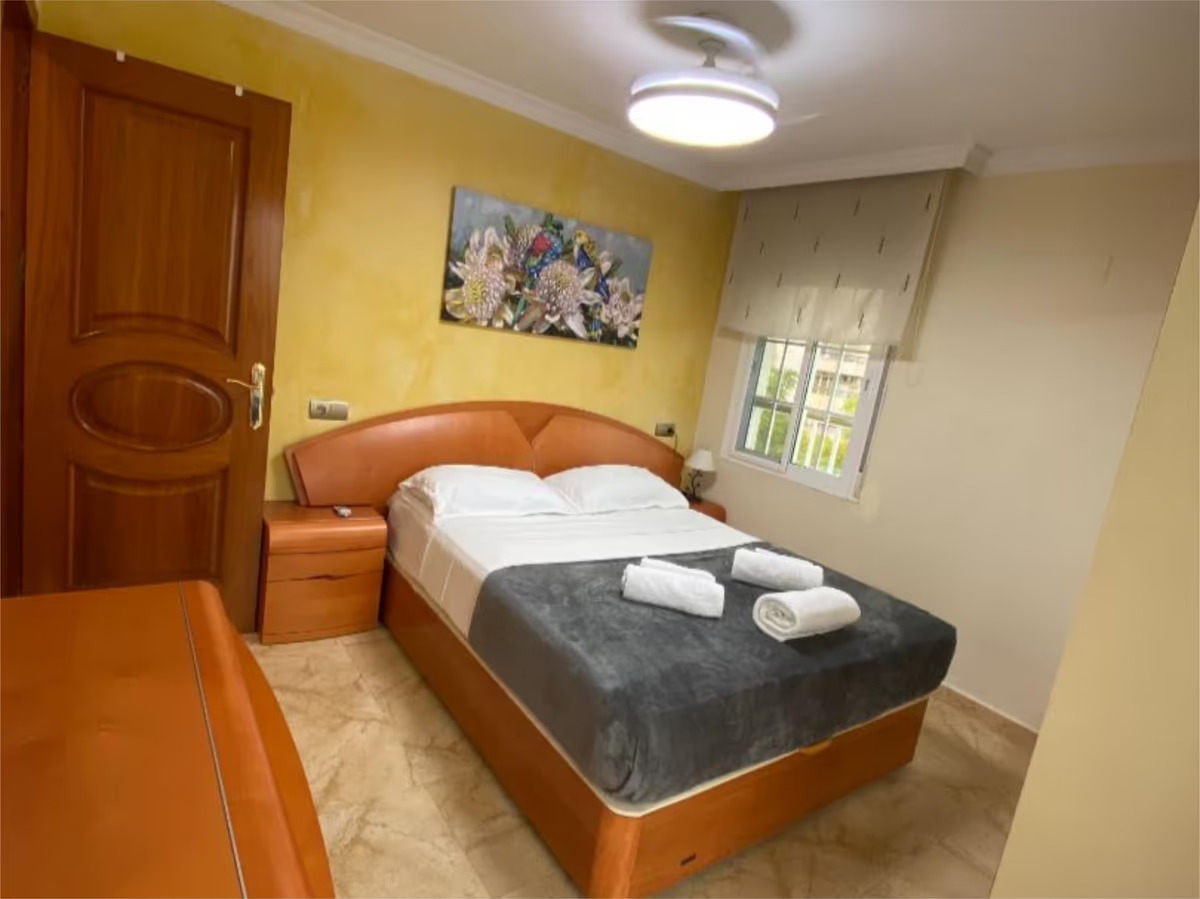 SE VENDE BONITO APARTAMENTO CON LICENCIA TURISTICA EN EL CENTRO DE FUENGIROLA