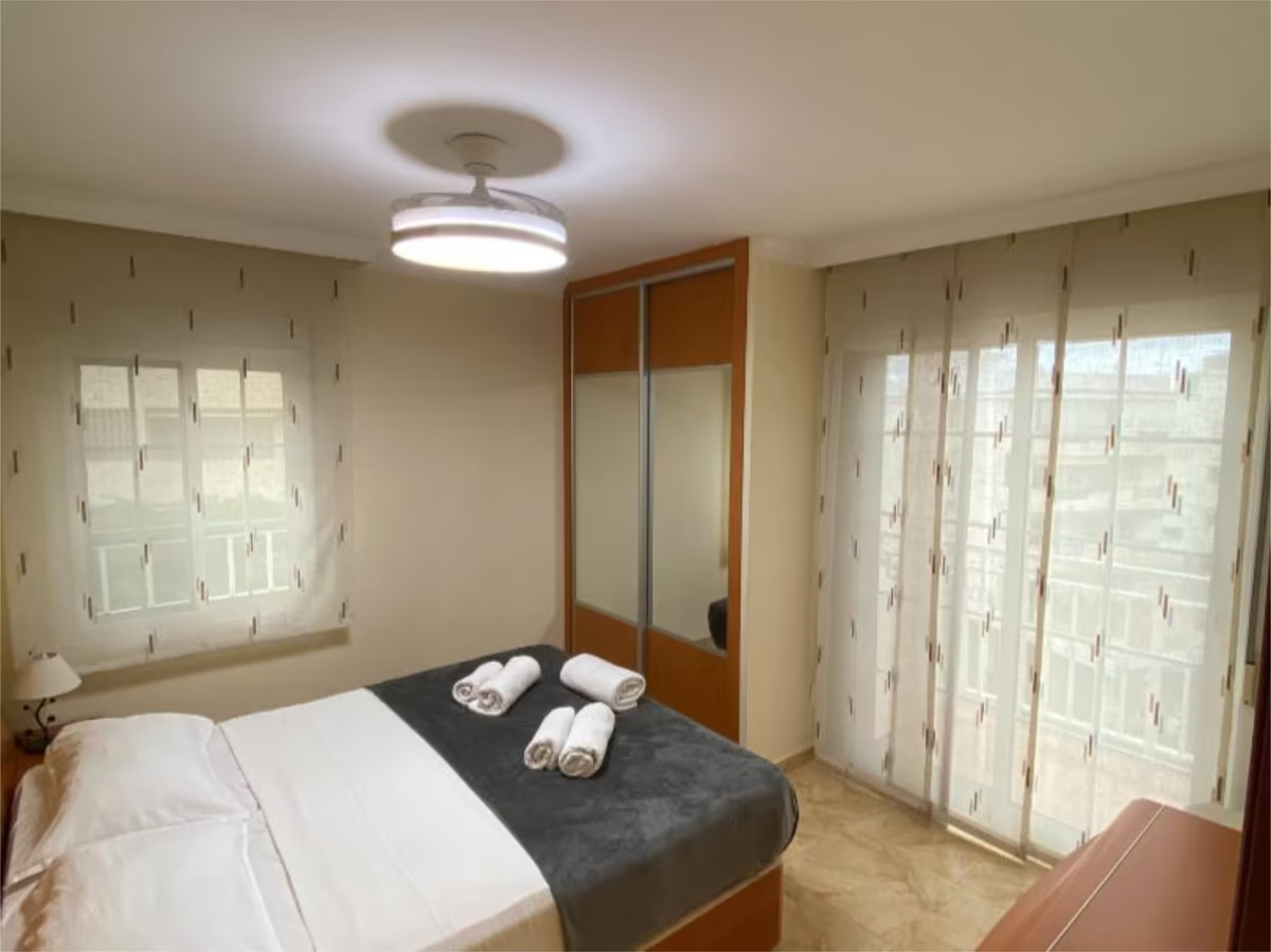 SE VENDE BONITO APARTAMENTO CON LICENCIA TURISTICA EN EL CENTRO DE FUENGIROLA