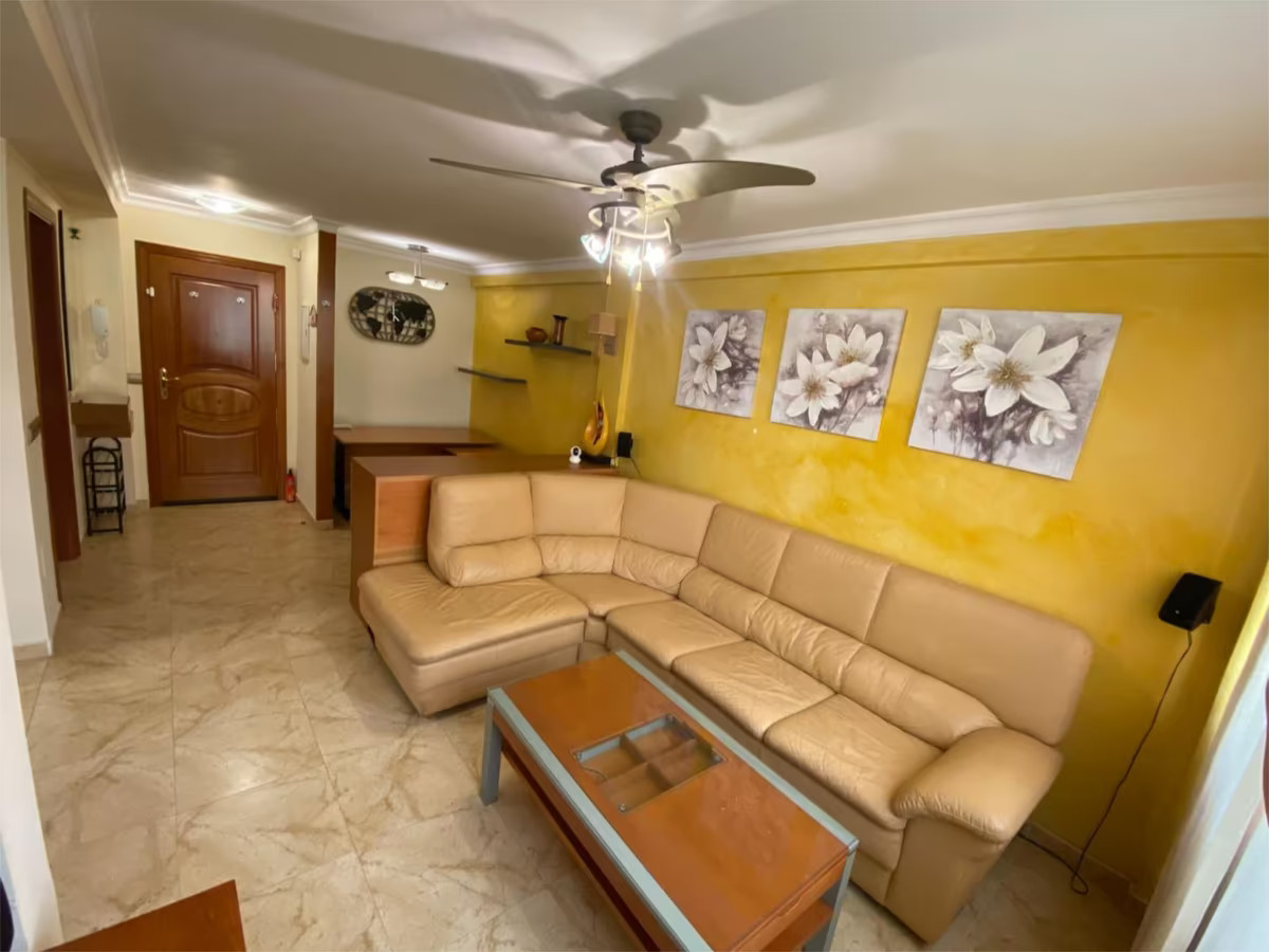 SE VENDE BONITO APARTAMENTO CON LICENCIA TURISTICA EN EL CENTRO DE FUENGIROLA