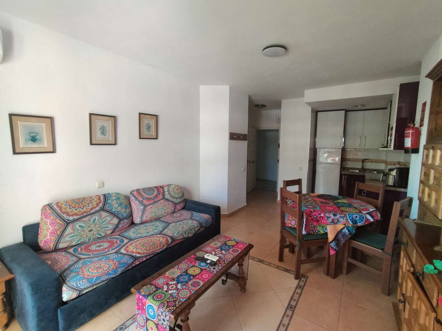 SE VENDE BONITO APARTAMENTO CON LICENCIA TURISTICA CON VISTAS AL MAR EN BENALMADENA